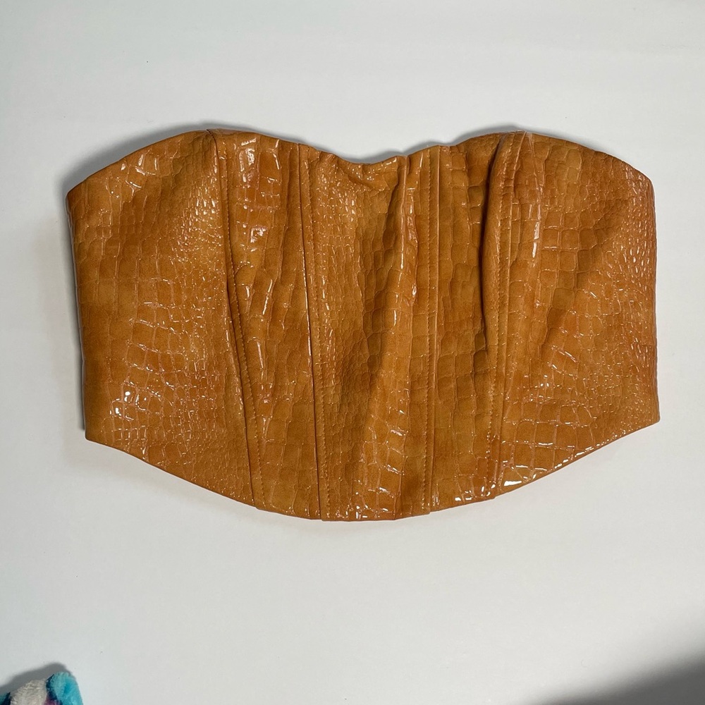 croc crop top size medium